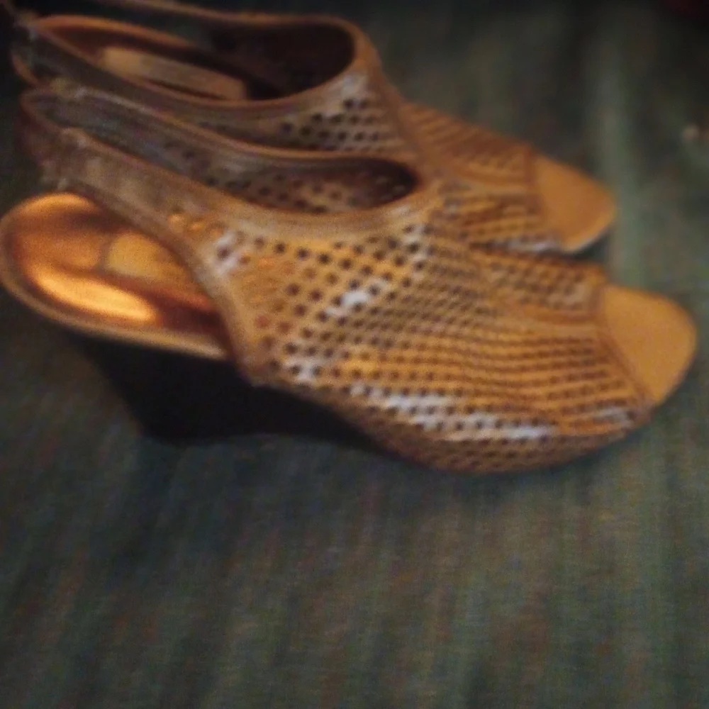 Simply Vera Vera Wang Brown Peep-Toe Sandals - Picture 2 of 3